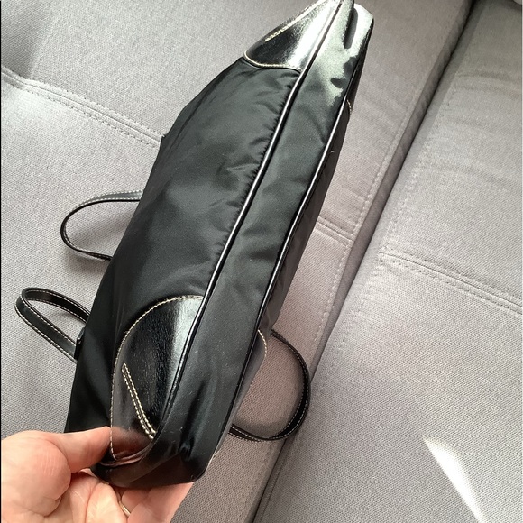 Modern comfy to wear nylon PRADA bag 🌺 GREAT COND. - Picture 7 of 16